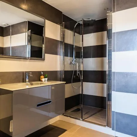 Résidence 3 Pièces Rue D’antibes à Deux Pas Du Palais Des Festivals - 3 Pièces Rue D’antibes à Deux Pas Du Palais Des Festivals Mae-2263 Appartamento *