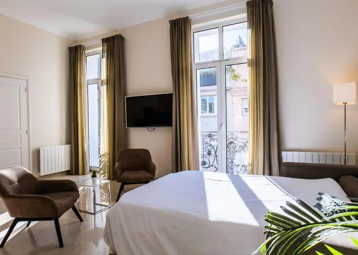 Résidence 3 Pièces Rue D’antibes à Deux Pas Du Palais Des Festivals - 3 Pièces Rue D’antibes à Deux Pas Du Palais Des Festivals Mae-2263 * Cannes